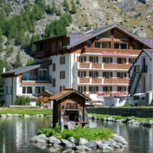 hotel_portjengrat_hotelansicht_see